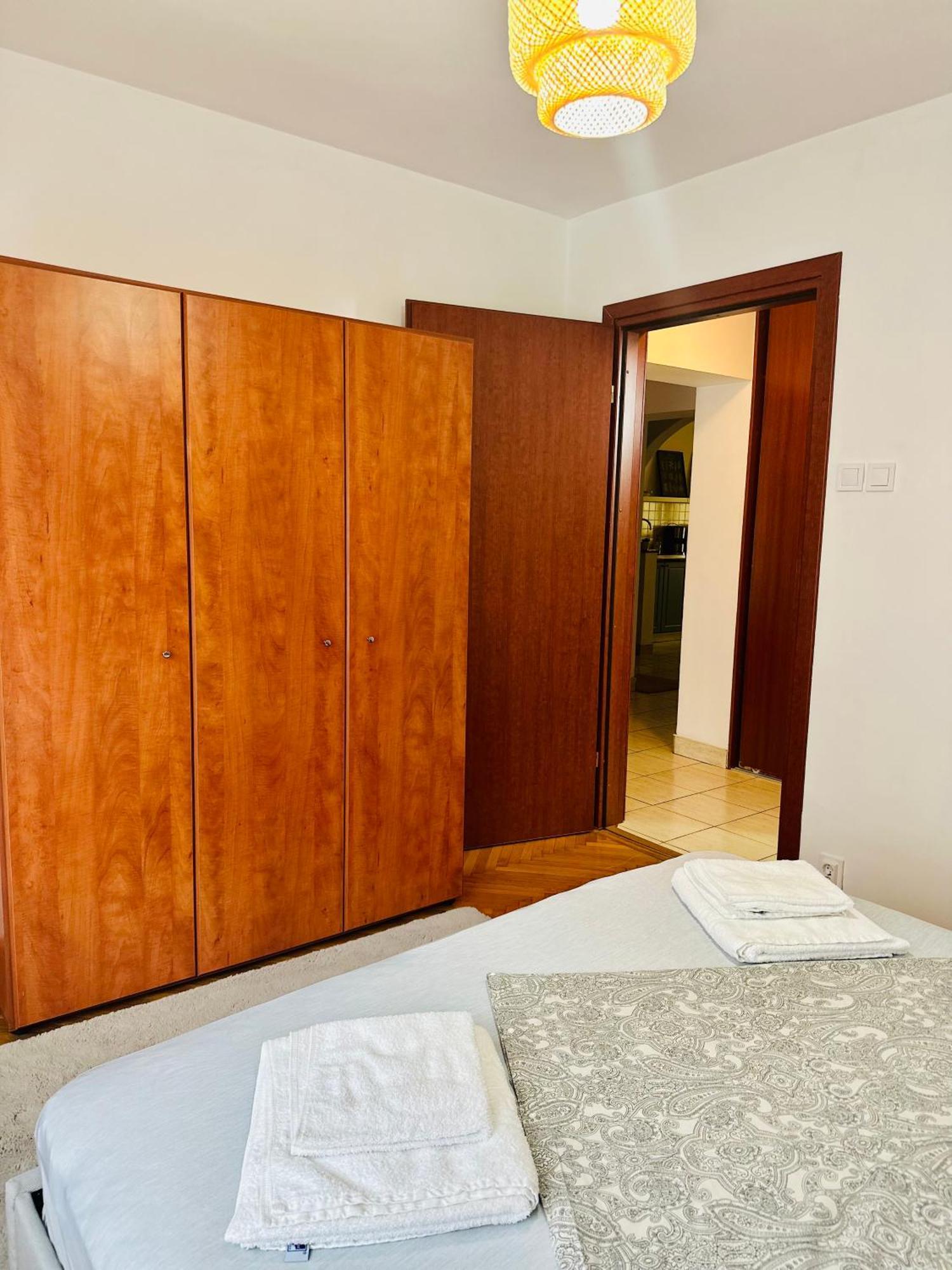 Tranquil Unirii Residence - Elegant & Spacious Living With Parking Steps From Parliament Бухарест Екстер'єр фото