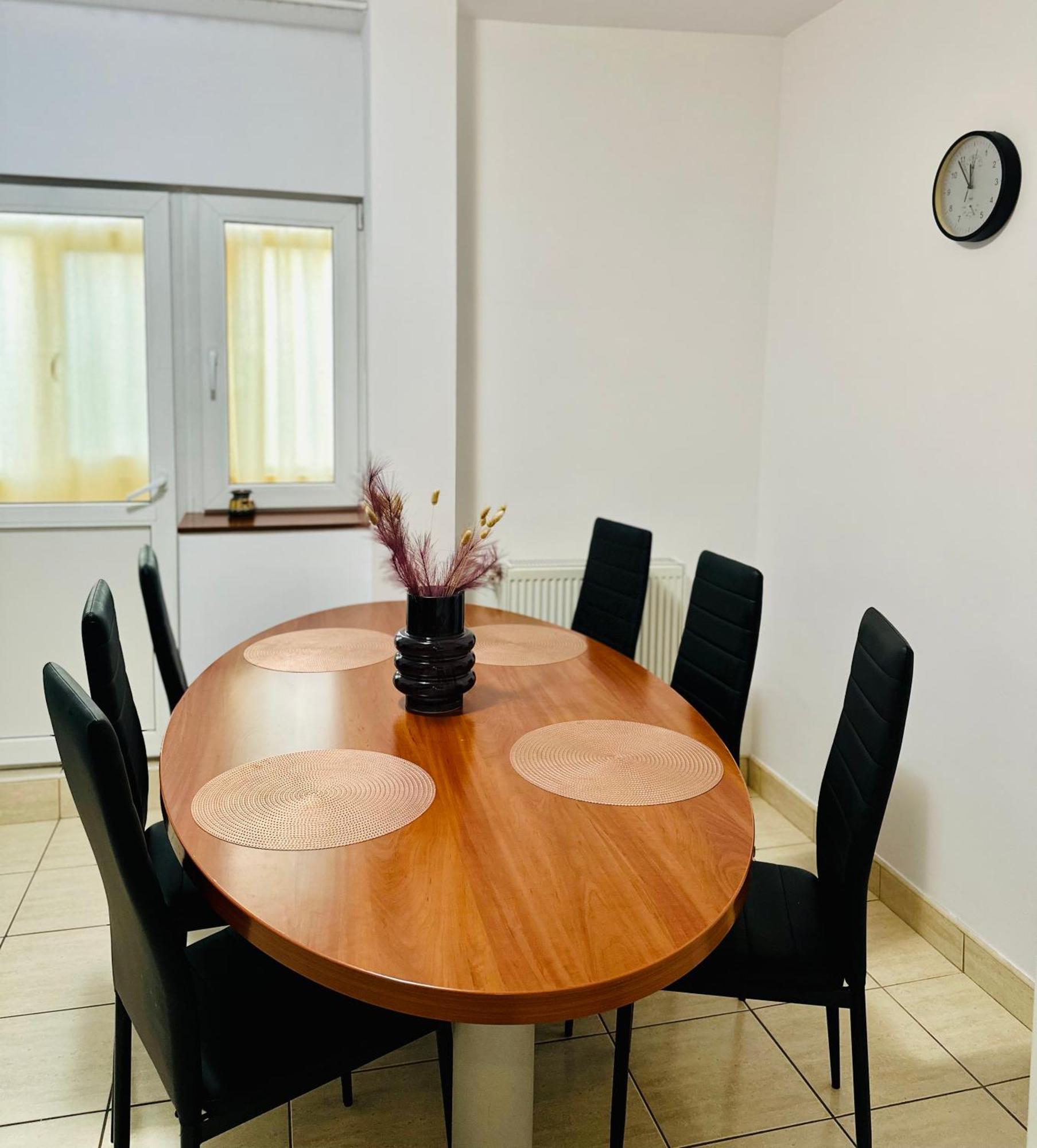 Tranquil Unirii Residence - Elegant & Spacious Living With Parking Steps From Parliament Бухарест Екстер'єр фото