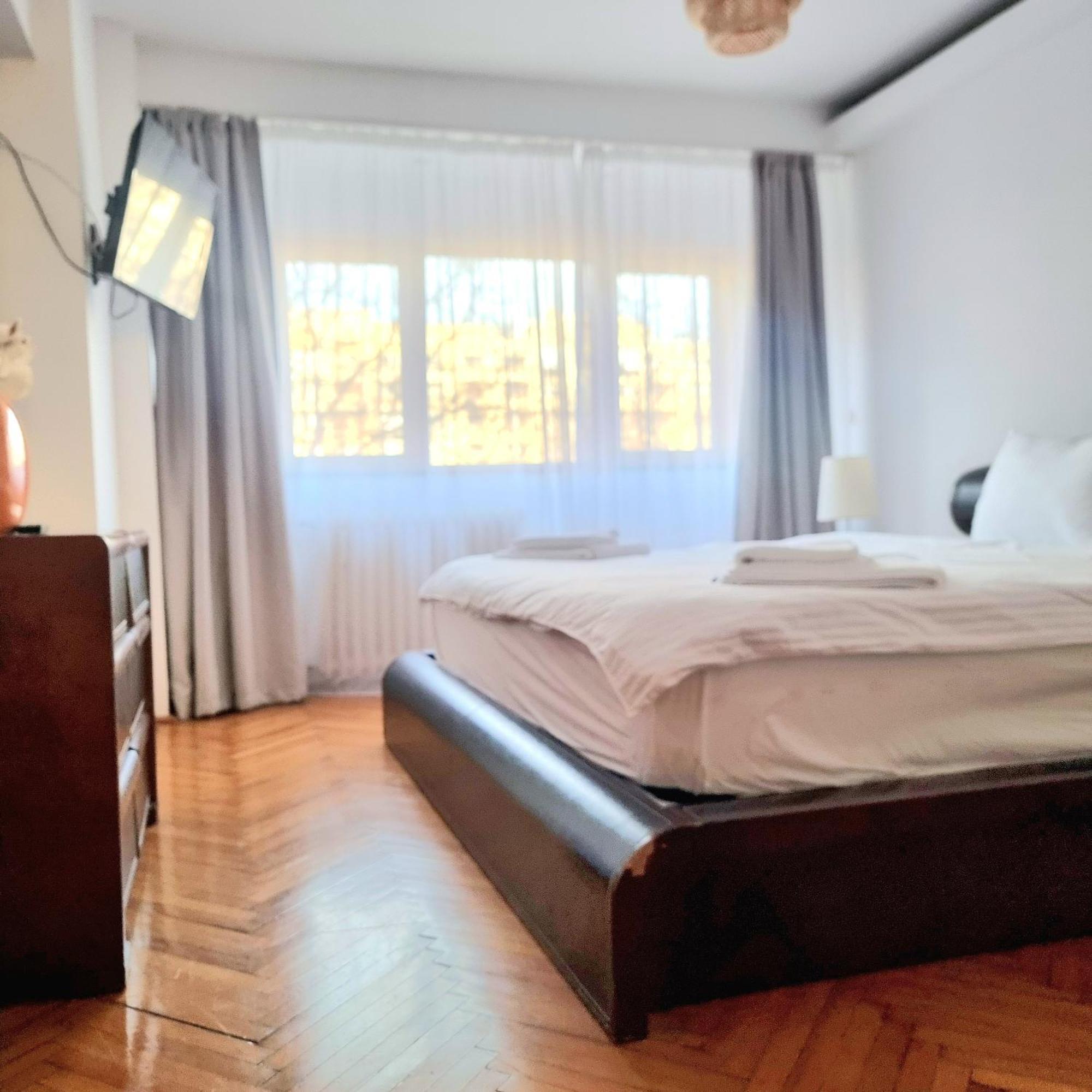 Tranquil Unirii Residence - Elegant & Spacious Living With Parking Steps From Parliament Бухарест Екстер'єр фото