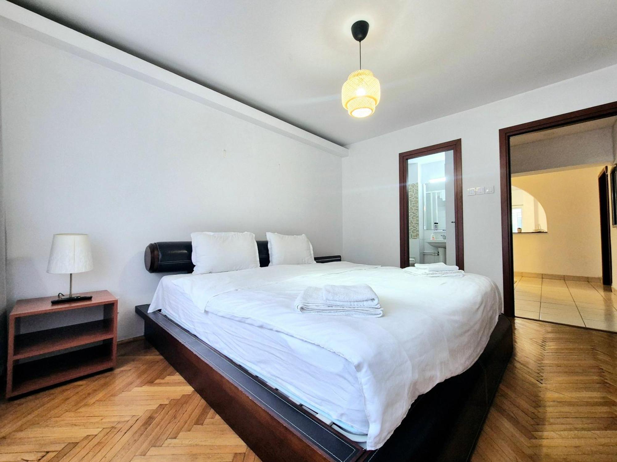 Tranquil Unirii Residence - Elegant & Spacious Living With Parking Steps From Parliament Бухарест Екстер'єр фото