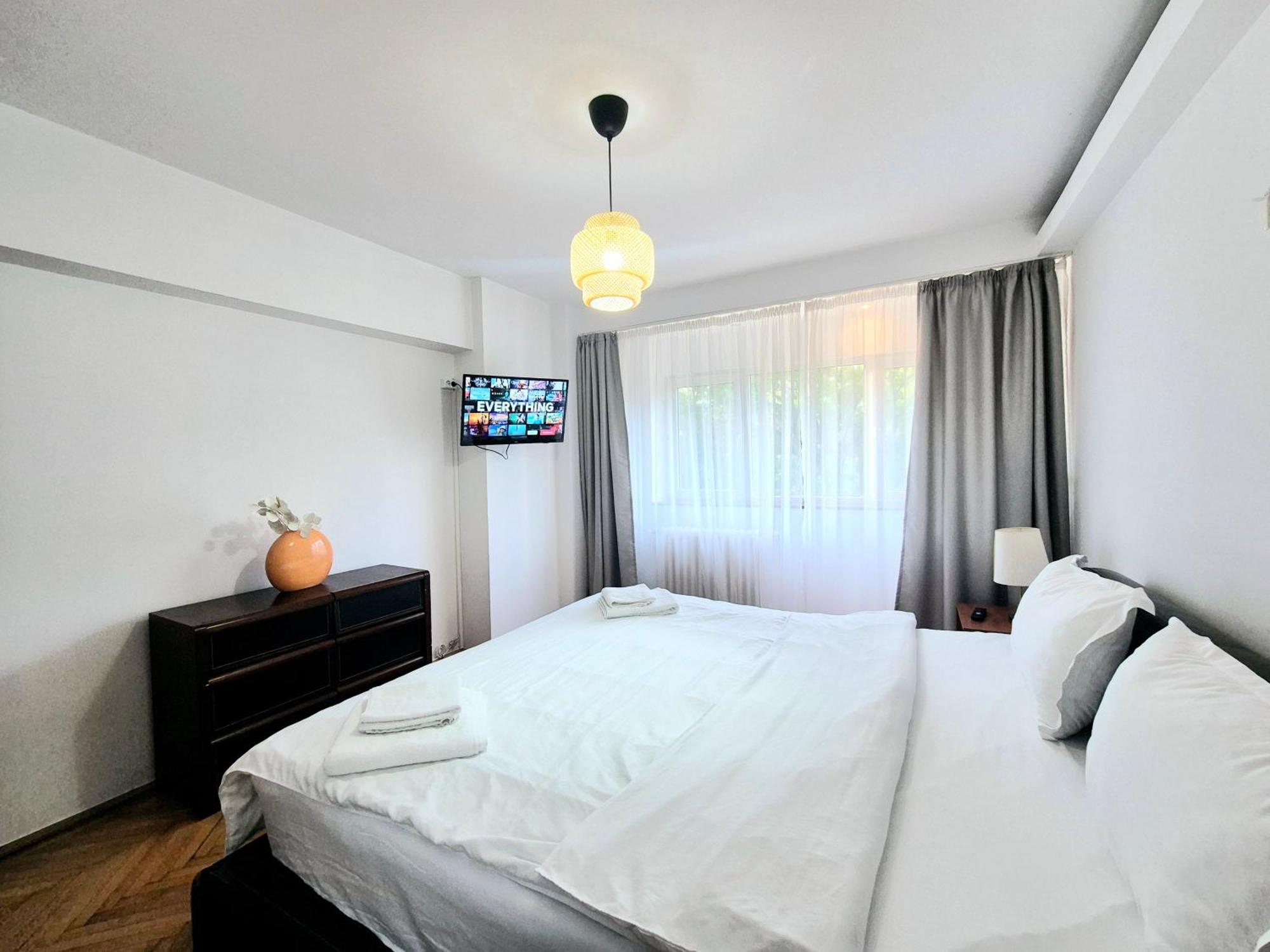 Tranquil Unirii Residence - Elegant & Spacious Living With Parking Steps From Parliament Бухарест Екстер'єр фото