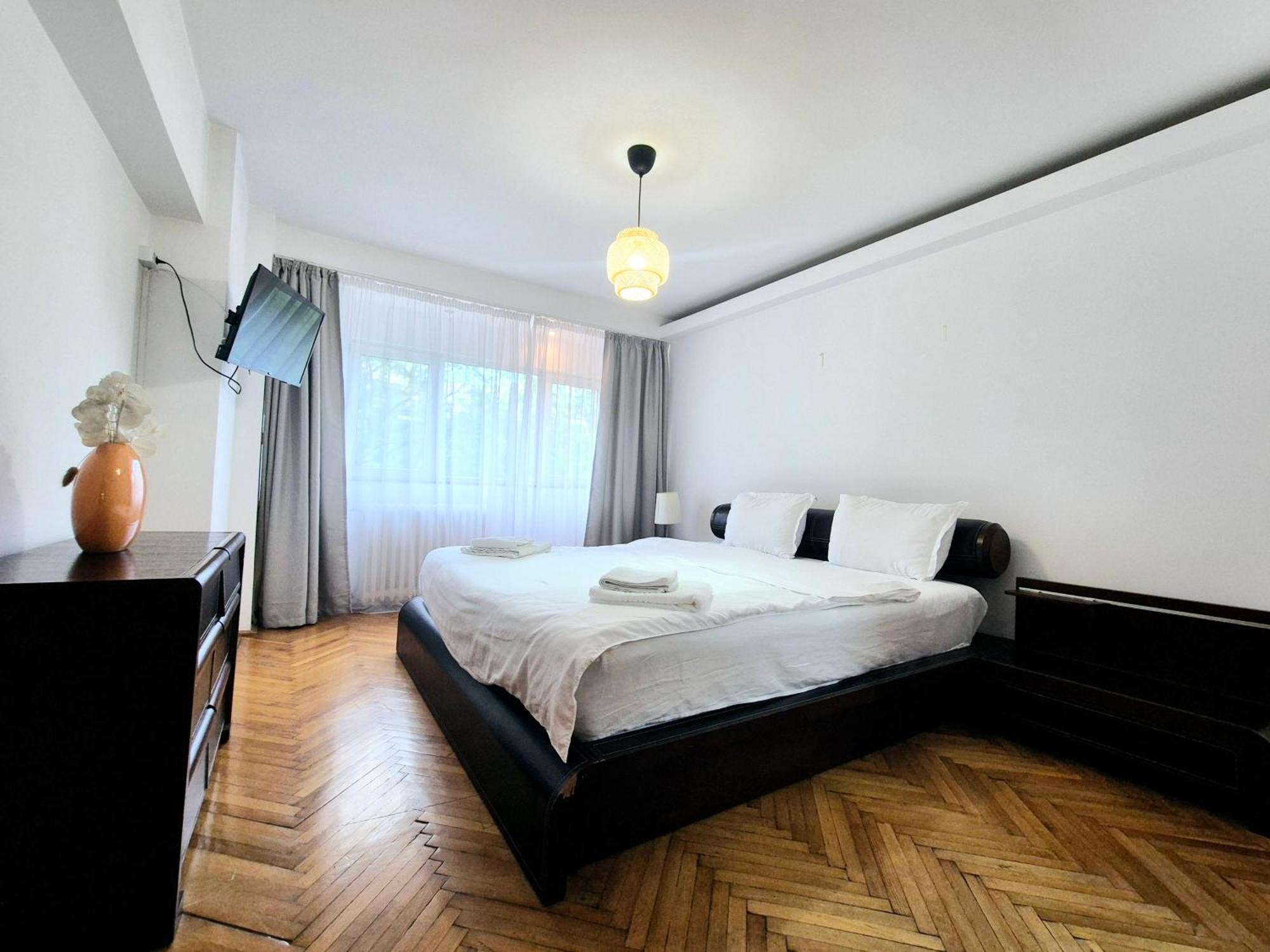Tranquil Unirii Residence - Elegant & Spacious Living With Parking Steps From Parliament Бухарест Екстер'єр фото